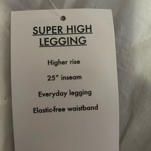 Brand new Maroon Fleo Leggings XL. Never worn, with tags